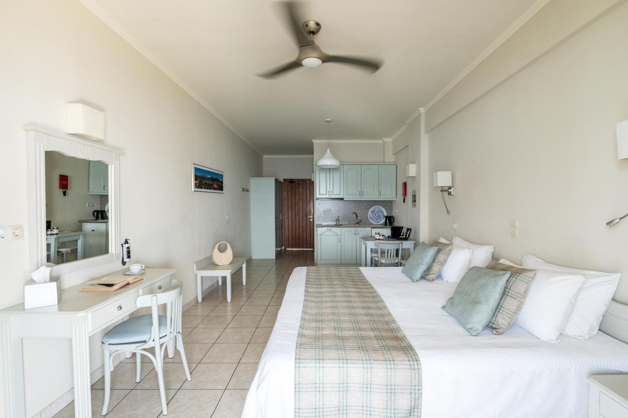 Hotel Liakoto Kardamyli Extérieur photo