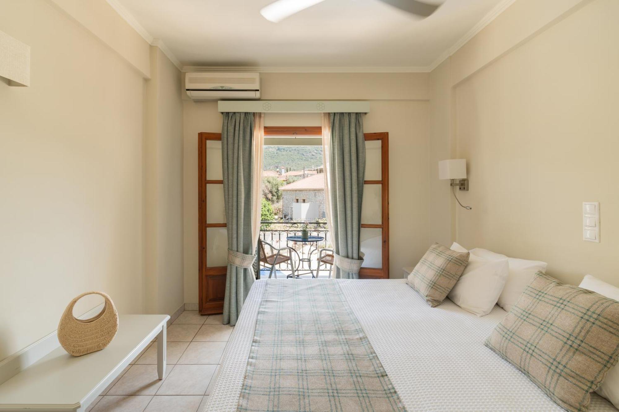 Hotel Liakoto Kardamyli Extérieur photo
